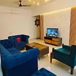 Bamboo Stays 3Bhk With Skylounge & Pool
