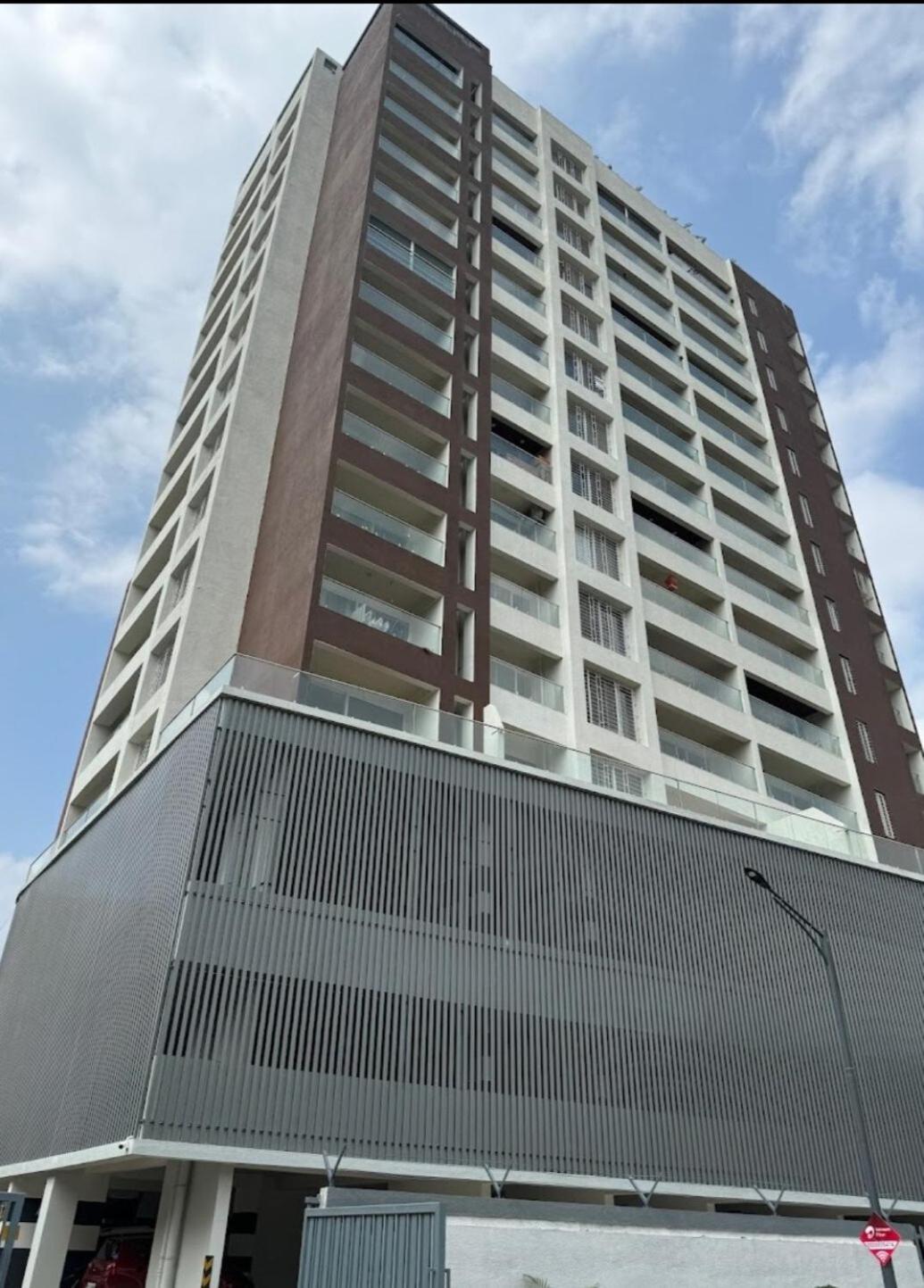 Bamboo 3bhk With Skylounge & Pool Apartment Pune