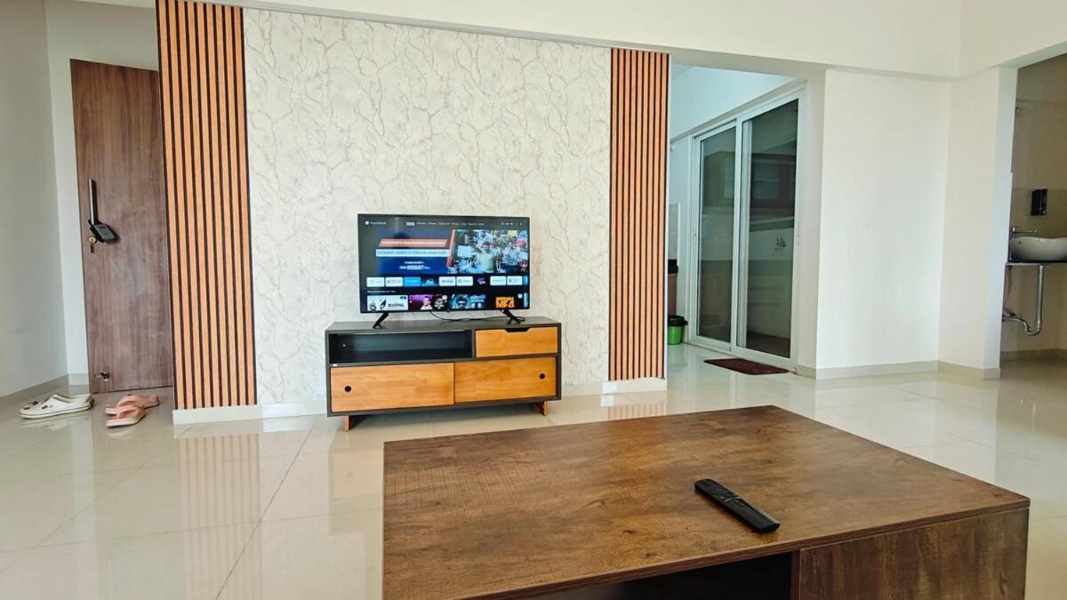 Bamboo 3bhk With Skylounge & Pool Apartment *